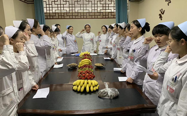 【5.12护士节】博鱼平台,博鱼(中国)举办茶话会白衣天使受表彰(图2)